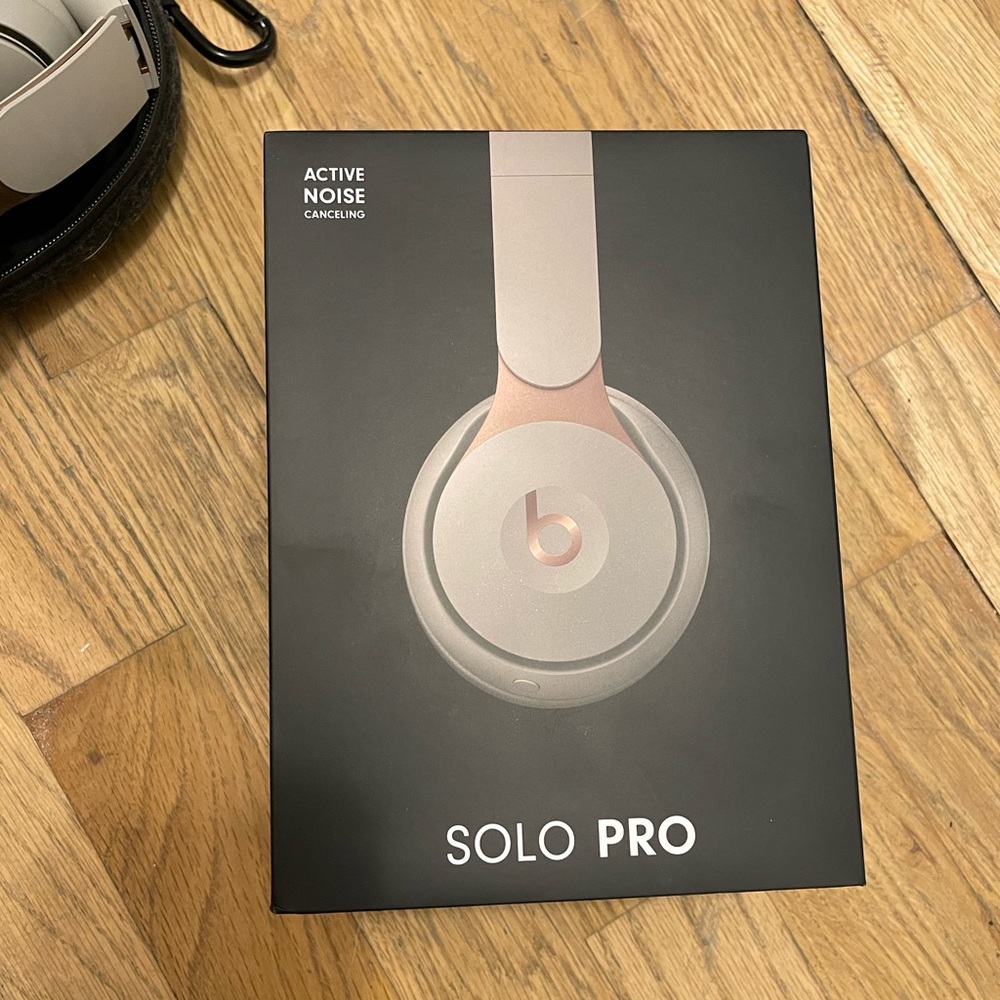 ***SOLD ON CROSSPOST*** Gray Beats Solo Pro Wireless Headphones